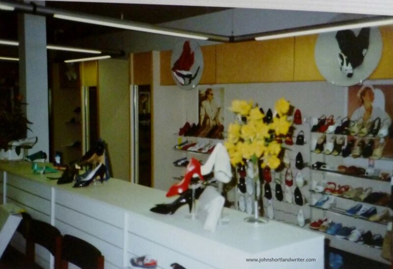 File:Shortlands-bourne end-shoe-dept-1990s-watermark.jpg
